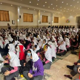 اجرای برنامه های فرهنگی در مدارس حاشیه شهر توسط شهرداری